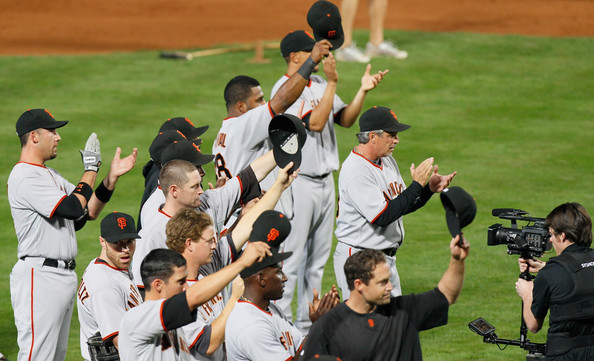 Giants tip their caps and applaud Bobby Cox.